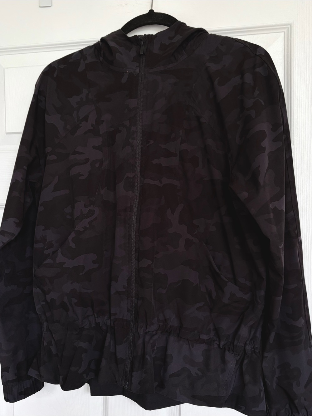 lululemon athletica women’s  Hooded Windbreaker - Black and grey Camo